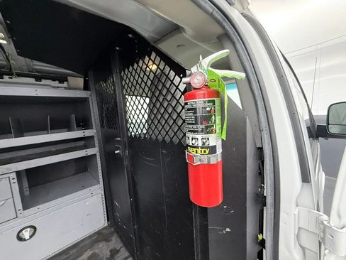 Used 2018 Chevrolet Express 3500 RWD image 16