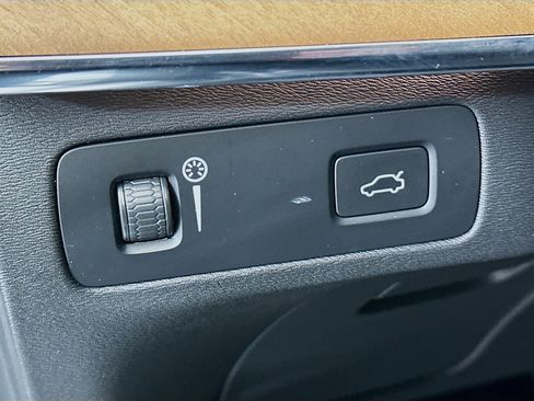 Used 2022 Volvo XC90 T5 Momentum w/ Advanced Package image 17