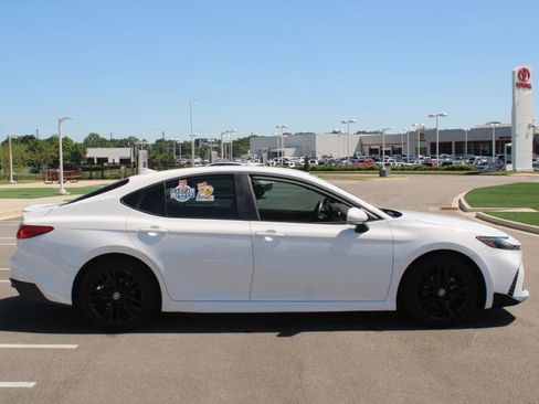 Used 2025 Toyota Camry SE FWD image 20