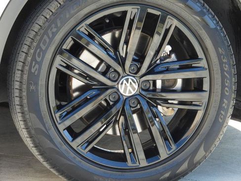 Used 2022 Volkswagen Tiguan SE R-Line image 27