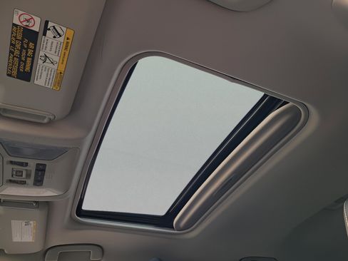 Used 2021 Toyota RAV4 Limited image 23