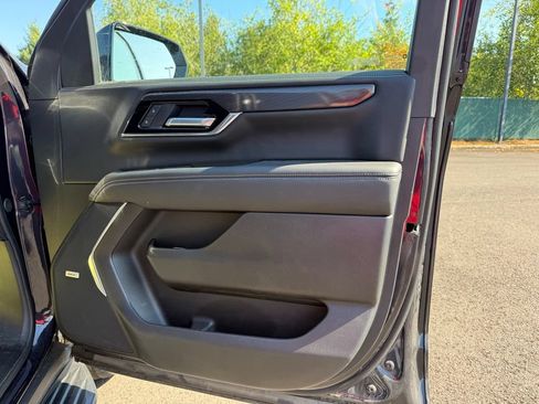Used 2025 GMC Yukon Elevation AWD/4WD image 28