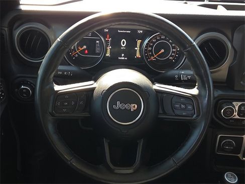 Used 2022 Jeep Gladiator Willys image 16