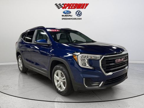 Used 2023 GMC Terrain SLE w/ Driver Convenience Package AWD/4WD image 2