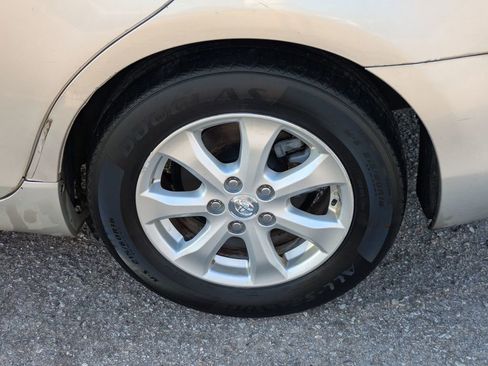 Used 2011 Toyota Camry LE image 5