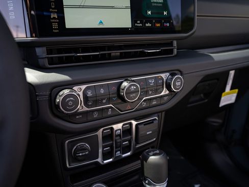 New 2026 Jeep Wrangler Unlimited Sahara AWD/4WD image 26