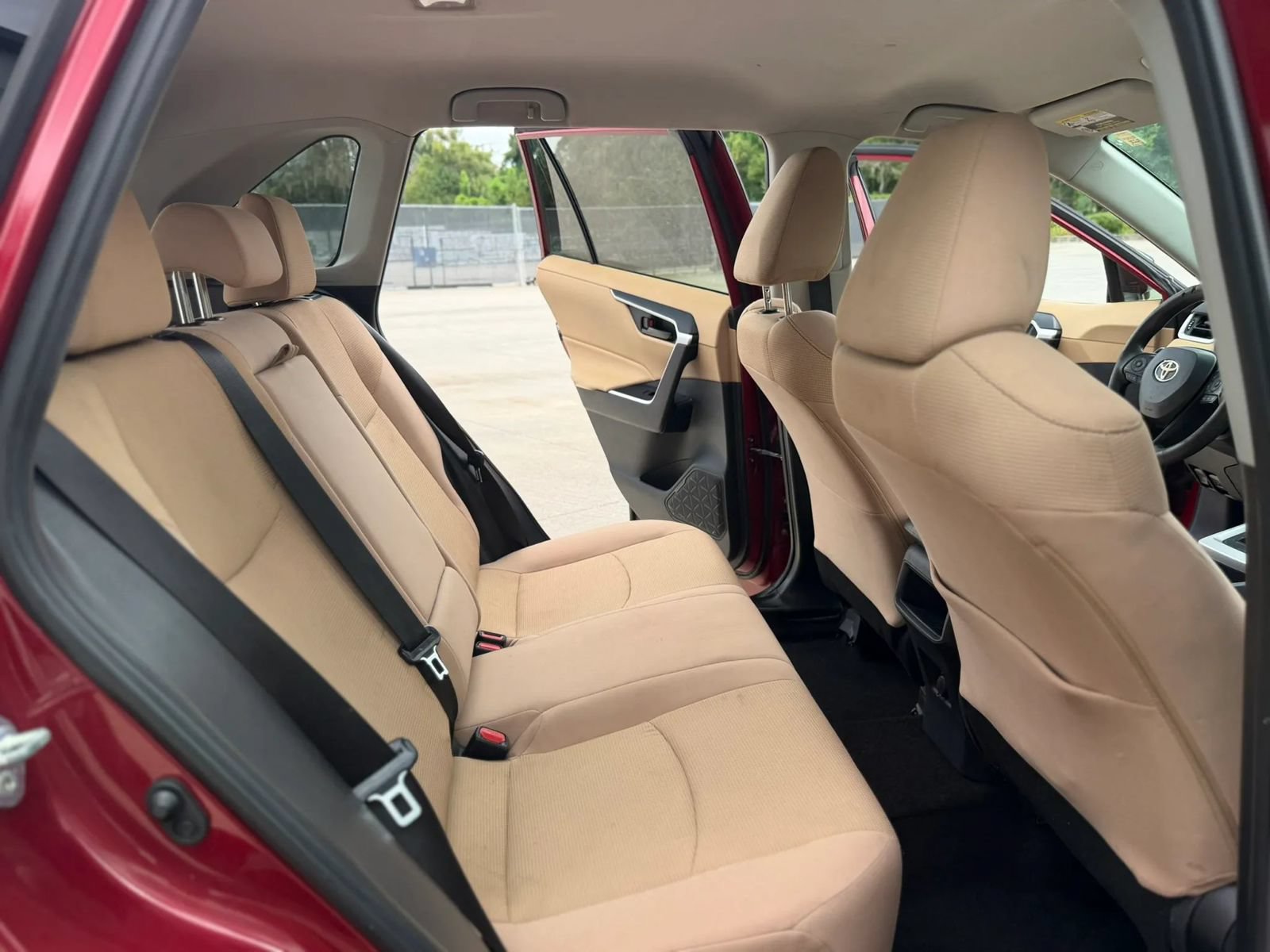 Used 2019 Toyota RAV4 LE FWD image 21