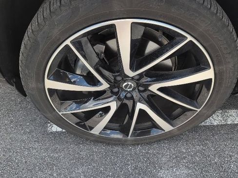 Used 2024 Volvo XC90 B6 Plus w/ Protection Package Premier AWD/4WD image 5