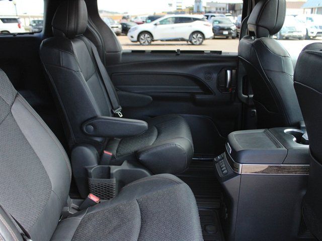 Used 2026 Toyota Sienna Platinum AWD/4WD image 21