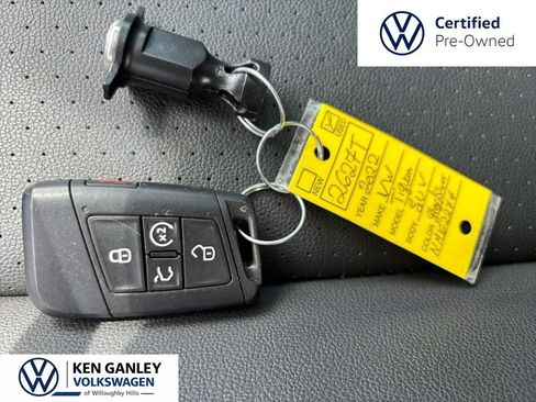 Used 2022 Volkswagen Tiguan SE w/ Panoramic Sunroof Package AWD/4WD image 28