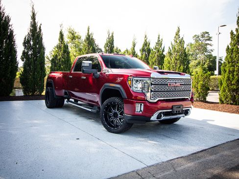 Used 2020 GMC Sierra 3500 Denali w/ Denali Ultimate Package AWD/4WD image 2