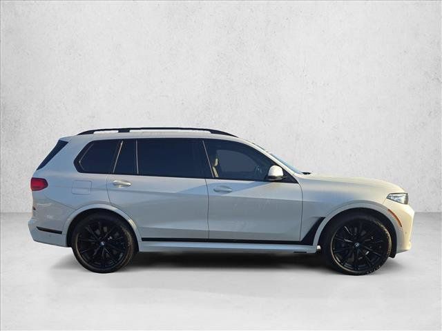 Used 2022 BMW X7 M50i w/ Executive Package AWD/4WD image 4