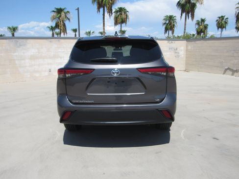 Used 2023 Toyota Highlander LE FWD image 7