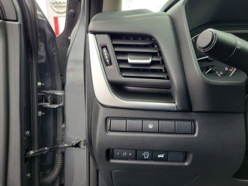 Used 2025 Nissan Rogue SV image 20