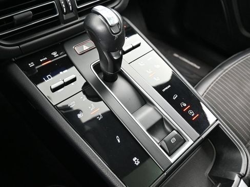 Certified 2023 Porsche Macan Turbo AWD/4WD image 21