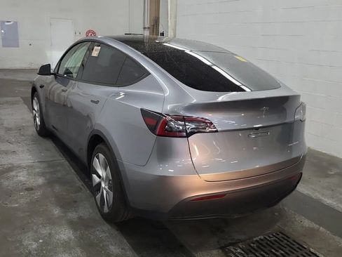 Used 2024 Tesla Model Y Long Range AWD/4WD image 4