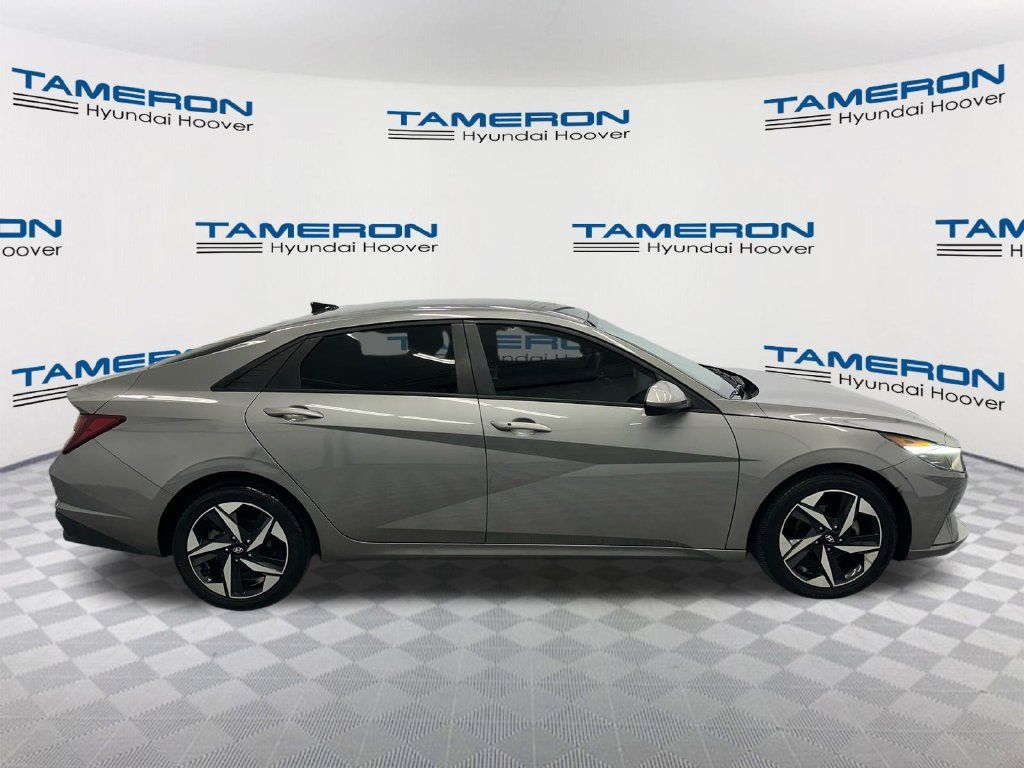 Used 2023 Hyundai Elantra SEL w/ Convenience Package FWD image 6