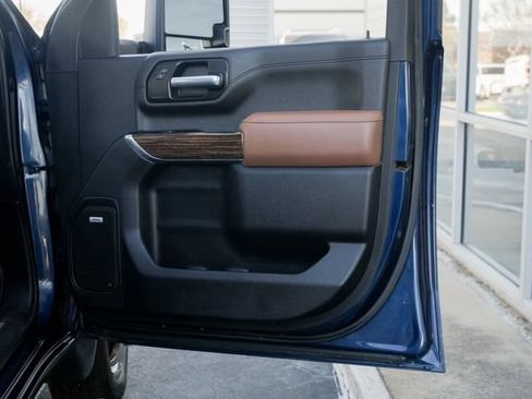 Used 2022 Chevrolet Silverado 3500 High Country AWD/4WD image 27