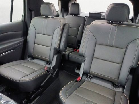 New 2026 Chevrolet Traverse High Country w/ LPO, Floor Liner Package image 9