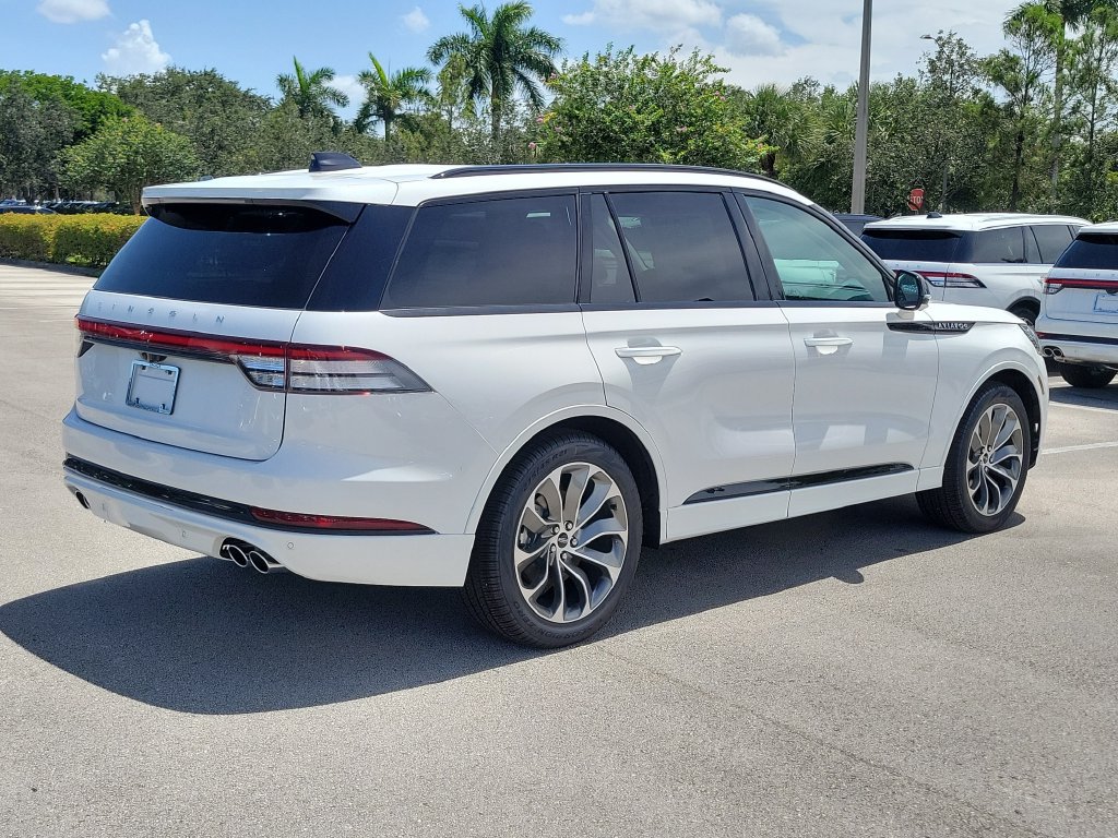New 2026 Lincoln Aviator 2WD image 4