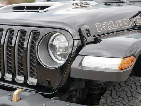 Used 2022 Jeep Wrangler Unlimited Rubicon w/ Trailer Tow Package AWD/4WD image 16