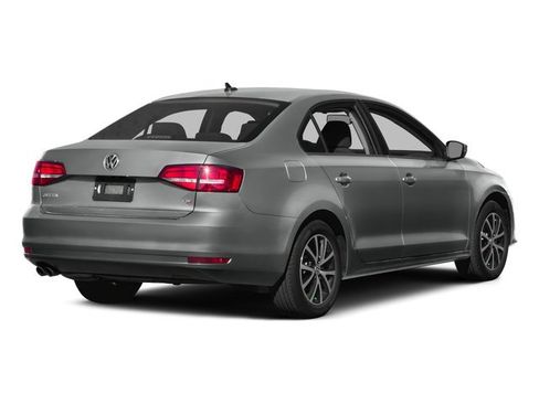 Used 2016 Volkswagen Jetta Sport image 2