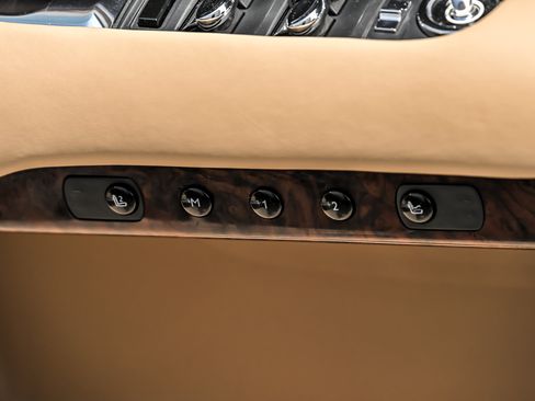 Used 2016 Rolls-Royce Wraith RWD image 19