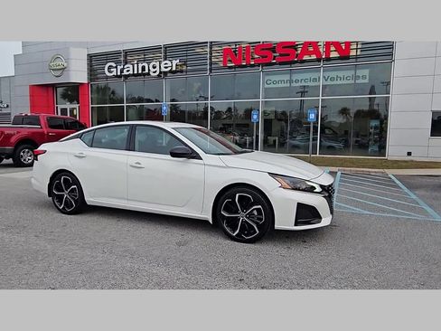 Used 2024 Nissan Altima 2.5 SR w/ SR Premium Package image 38