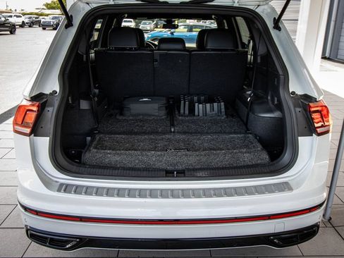 Used 2023 Volkswagen Tiguan SE R-Line FWD image 17