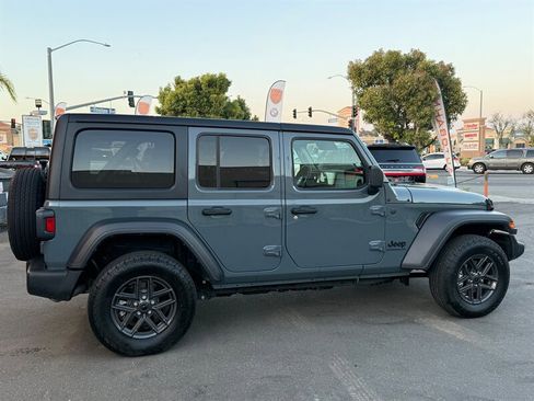 Used 2025 Jeep Wrangler Unlimited Sport AWD/4WD image 10