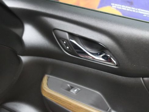 Used 2018 GMC Acadia SLE FWD image 11