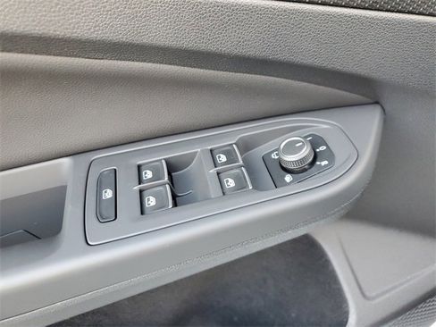 Certified 2024 Volkswagen Golf R image 31