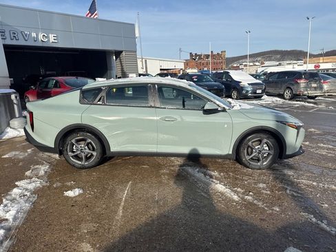 New 2025 Kia K4 LXS image 8