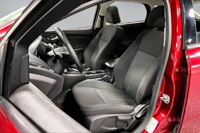 Used 2017 Ford Focus SEL w/ Cold Weather Package FWD image 19