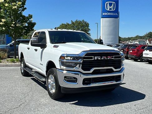 Used 2025 RAM 2500 Big Horn AWD/4WD image 1