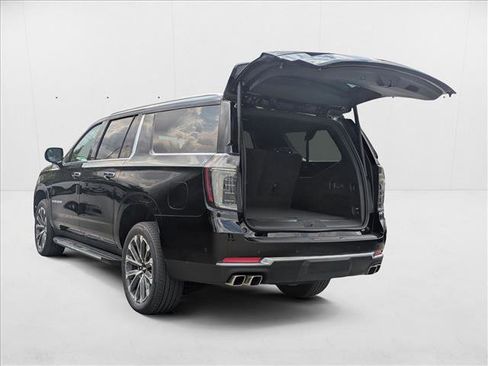 New 2025 Chevrolet Suburban High Country image 9