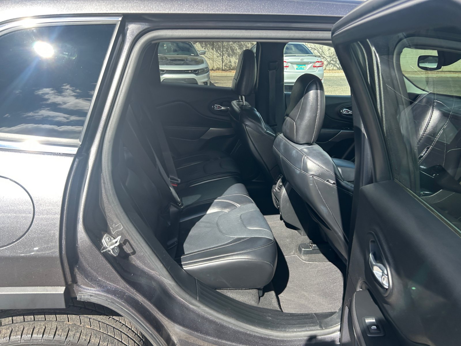 Used 2020 Jeep Cherokee Limited FWD image 18