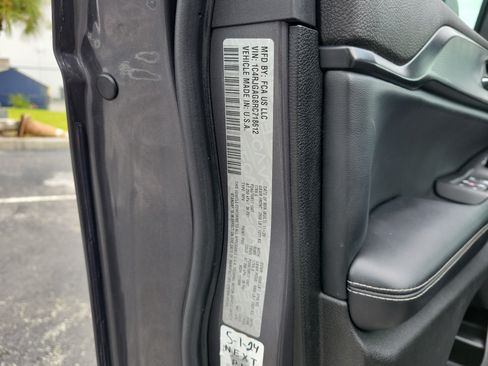 Used 2024 Jeep Grand Cherokee Laredo RWD image 28