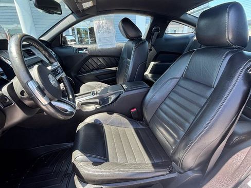 Used 2010 Ford Mustang GT RWD image 7