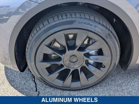 Used 2023 Tesla Model Y Long Range AWD/4WD image 9