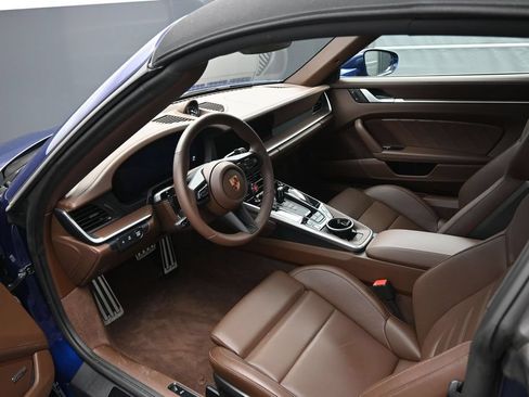 Certified 2025 Porsche 911 Targa 4 GTS AWD/4WD image 4