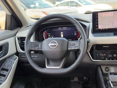 Used 2025 Nissan Rogue SL w/ SL Premium Package image 24