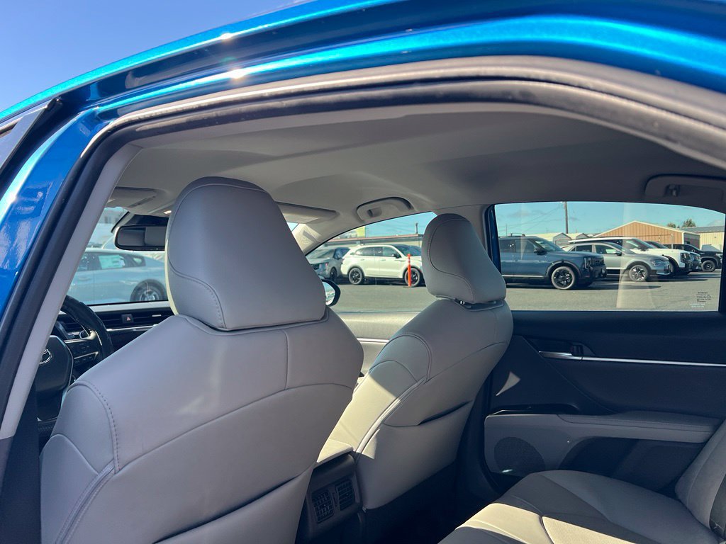 Used 2019 Toyota Camry XSE w/ Navigation Package FWD image 11