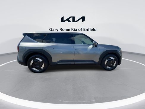 Certified 2024 Kia EV9 Light Long Range RWD image 9