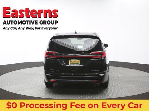 Used 2023 Chrysler Pacifica Limited FWD image 41