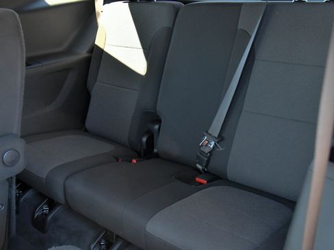 Used 2022 Chevrolet Traverse LT image 35