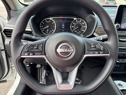 Used 2025 Nissan Altima 2.5 SV FWD image 29