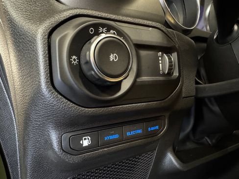 Used 2023 Jeep Wrangler Unlimited w/ Sun & Screen Package AWD/4WD image 42