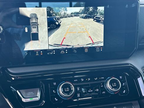 Used 2024 GMC Sierra 1500 AT4 w/ Technology Package image 31