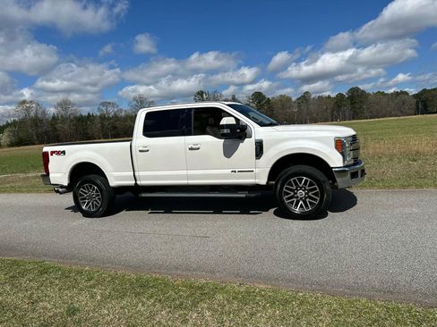 Used 2017 Ford F250 Lariat w/ Lariat Ultimate Package AWD/4WD image 4